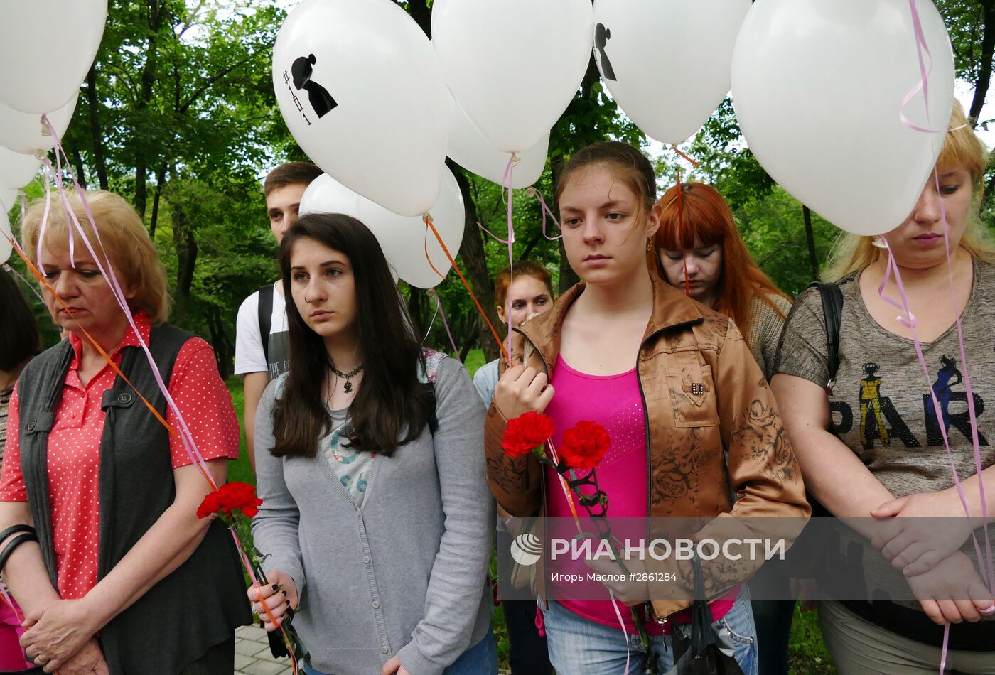 Митинг-реквием в День защиты детей в Донецке