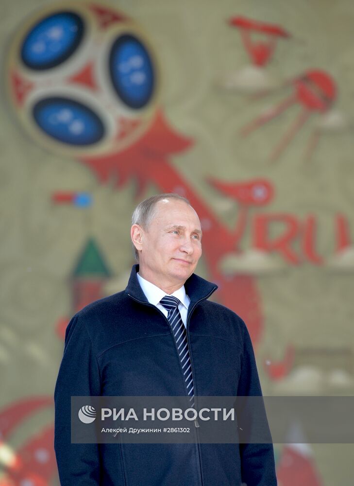 Президент РФ В. Путин принял участие в церемонии старта волонтёрской программы Кубка конфедераций FIFA 2017 и ЧМ по футболу FIFA 2018