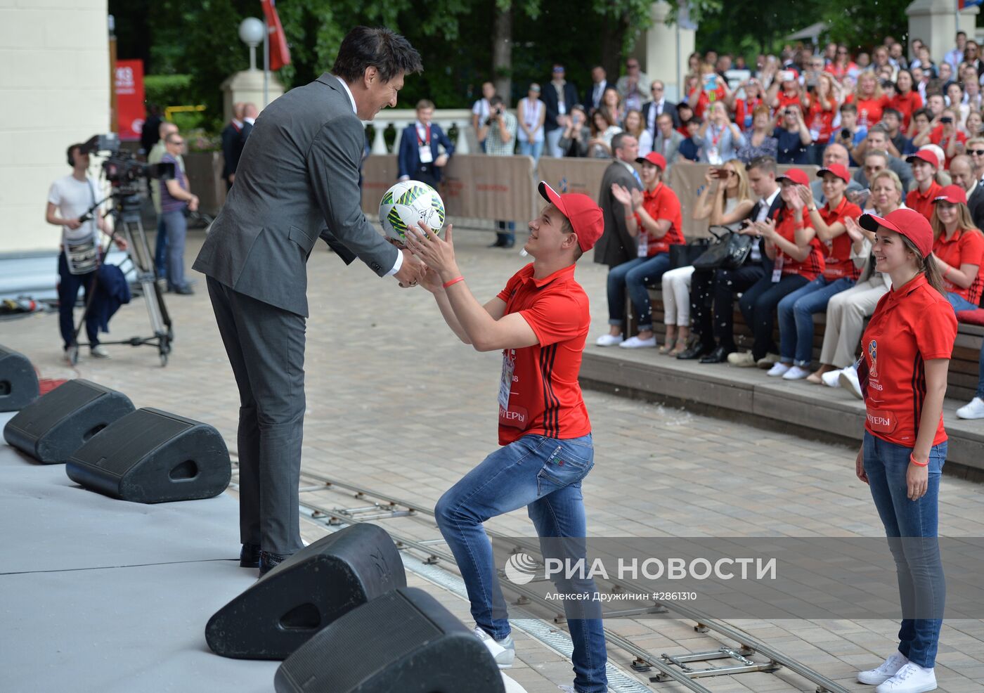 Президент РФ В. Путин принял участие в церемонии старта волонтёрской программы Кубка конфедераций FIFA 2017 и ЧМ по футболу FIFA 2018