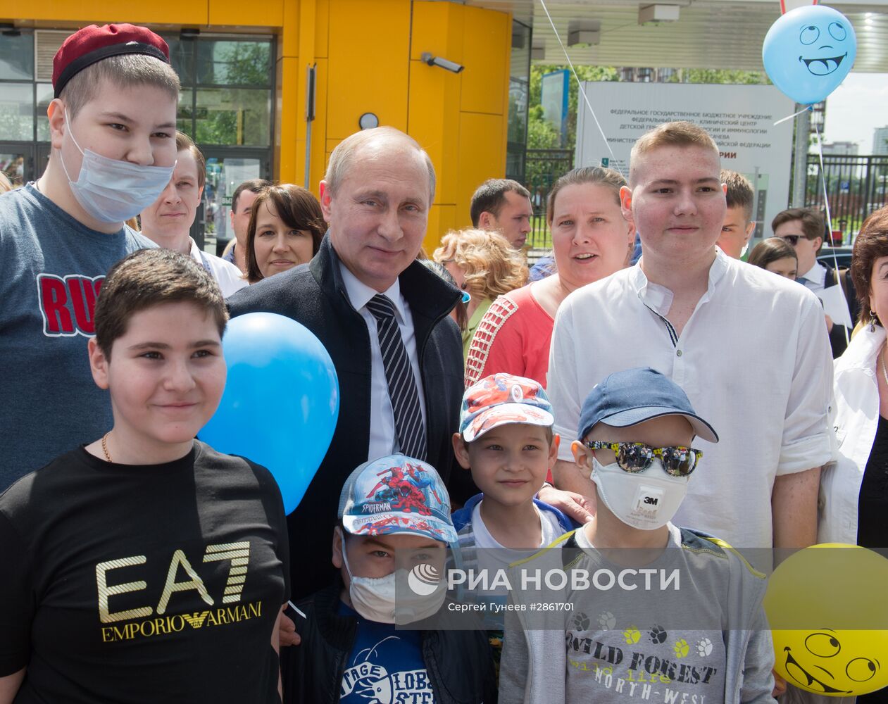 Президент РФ В. Путин посетил детский гематологический центр имени Димы Рогачева