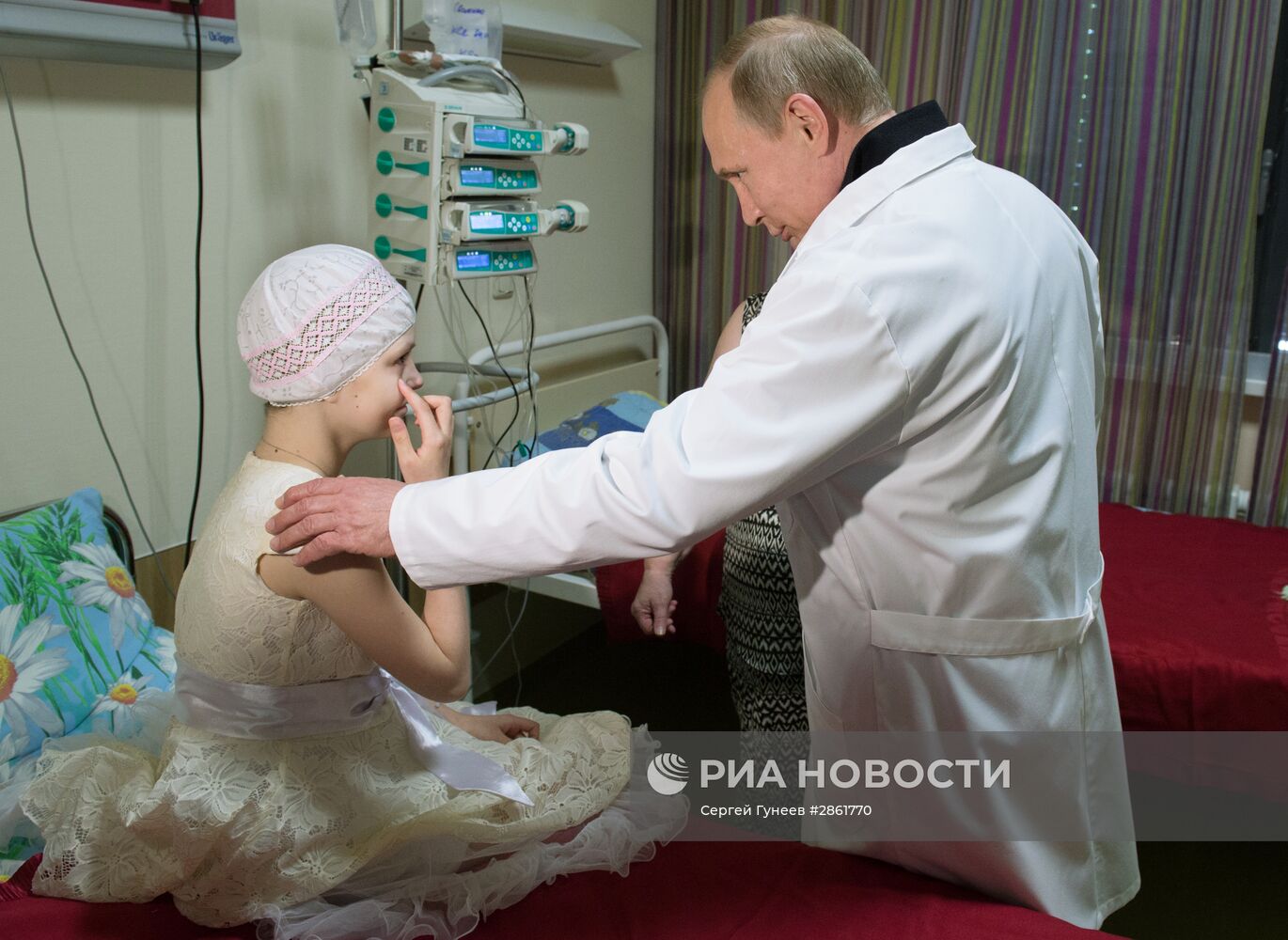 Президент РФ В. Путин посетил детский гематологический центр имени Димы Рогачева