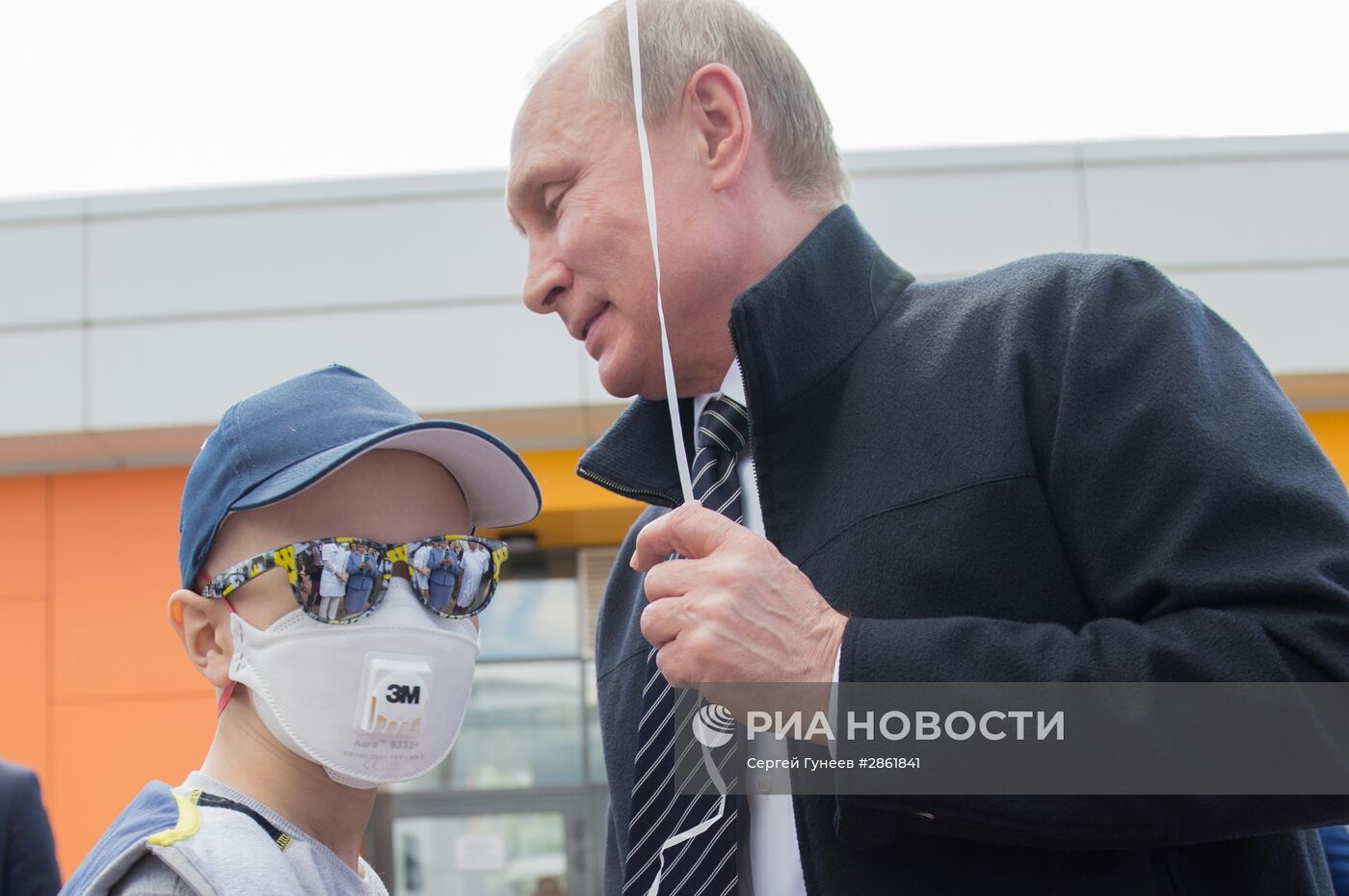 Президент РФ В. Путин посетил детский гематологический центр имени Димы Рогачева