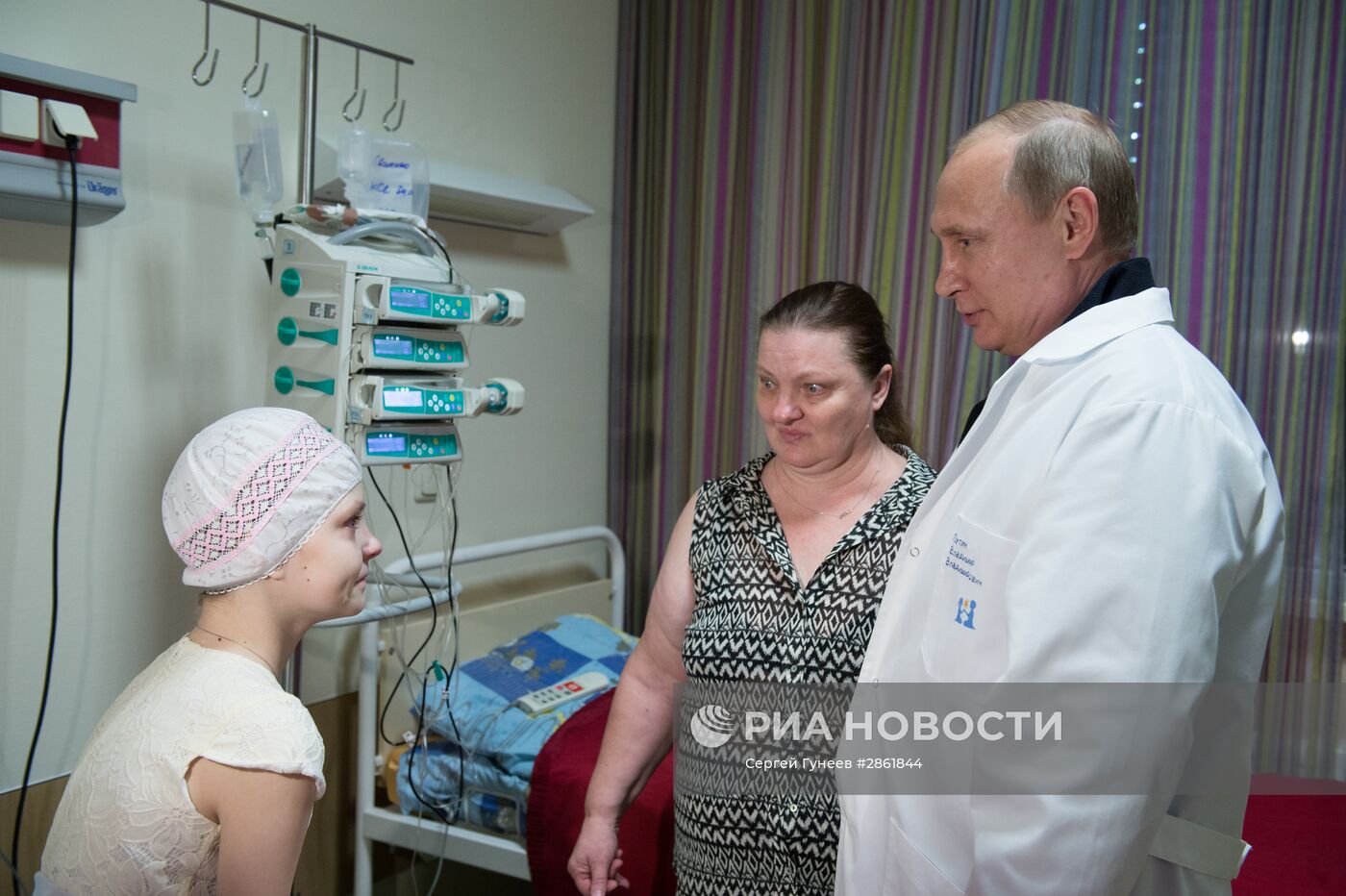 Президент РФ В. Путин посетил детский гематологический центр имени Димы Рогачева