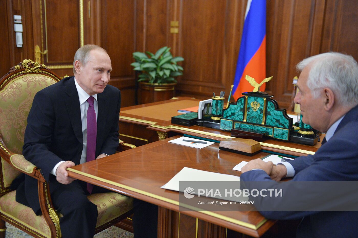 Президент РФ В. Путин встретился с главой НИИ НДХиТ Л. Рошалем