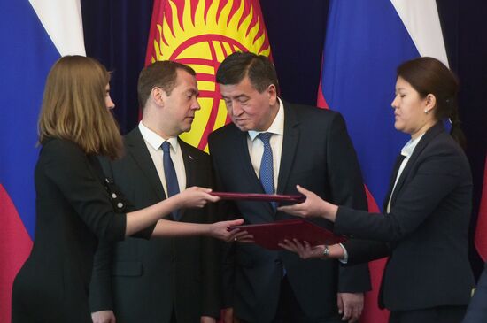 Официальный визит премьер-министра РФ Дмитрия Медведева в Киргизию