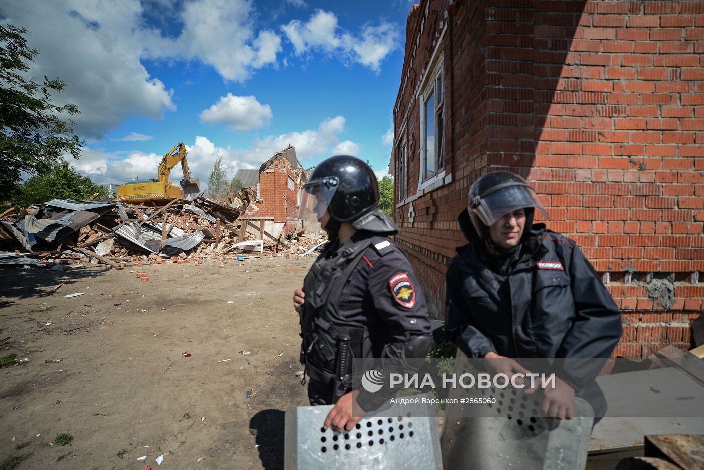 В Плеханово продолжается снос незаконных построек | РИА Новости Медиабанк