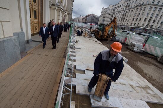 Мэр Москвы С. Собянин осмотрел ход работ по благоустройству Тверской улицы