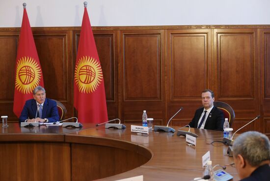 Официальный визит премьер-министра РФ Д. Медведева в Киргизию. День второй