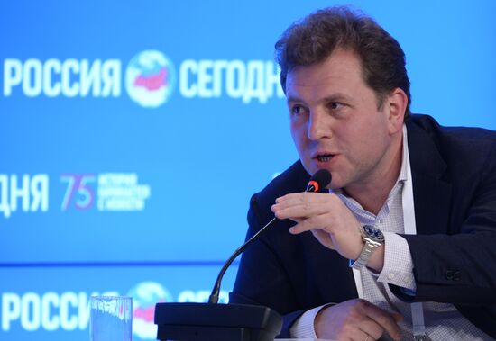 Форум "Новая эпоха журналистики: прощание с мейнстримом". День второй