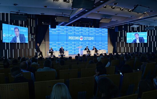 Форум "Новая эпоха журналистики: прощание с мейнстримом". День второй