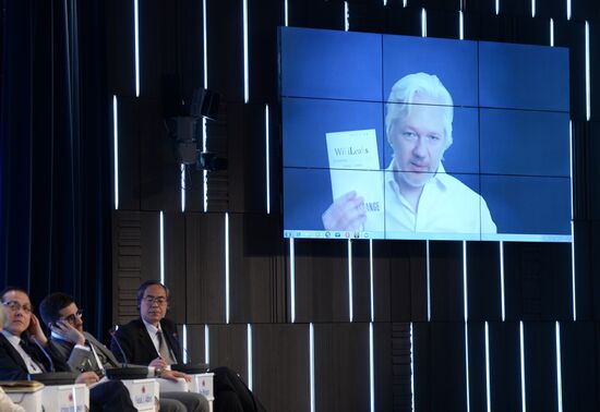 Форум "Новая эпоха журналистики: прощание с мейнстримом". День второй