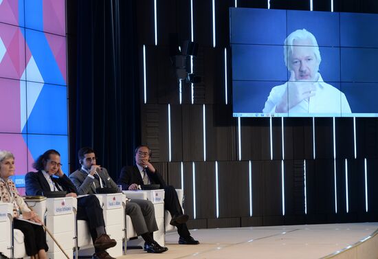 Форум "Новая эпоха журналистики: прощание с мейнстримом". День второй