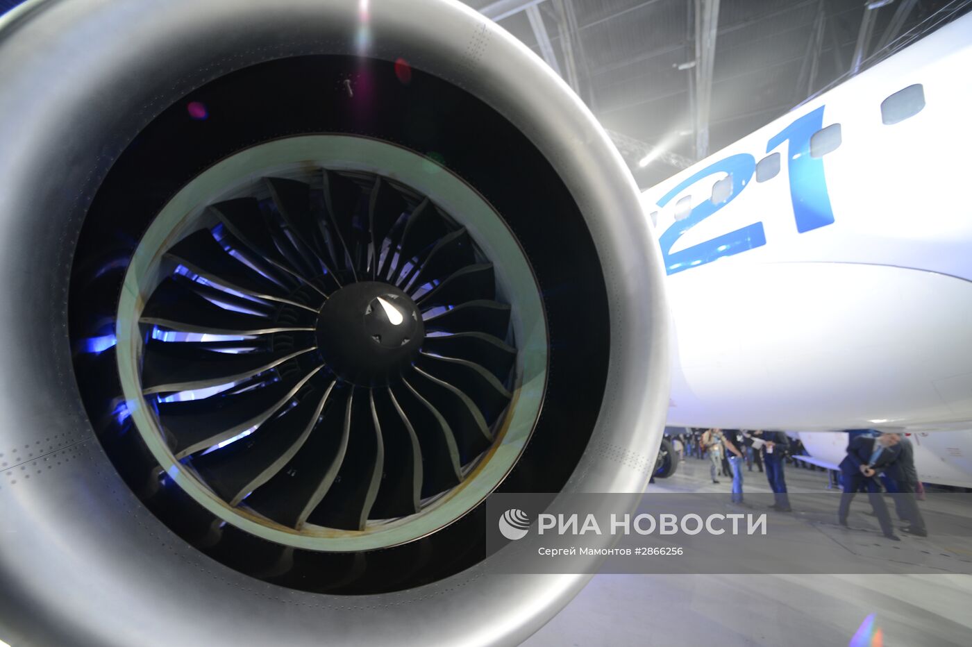 Выкатка нового пассажирского самолета МС-21 в Иркутске