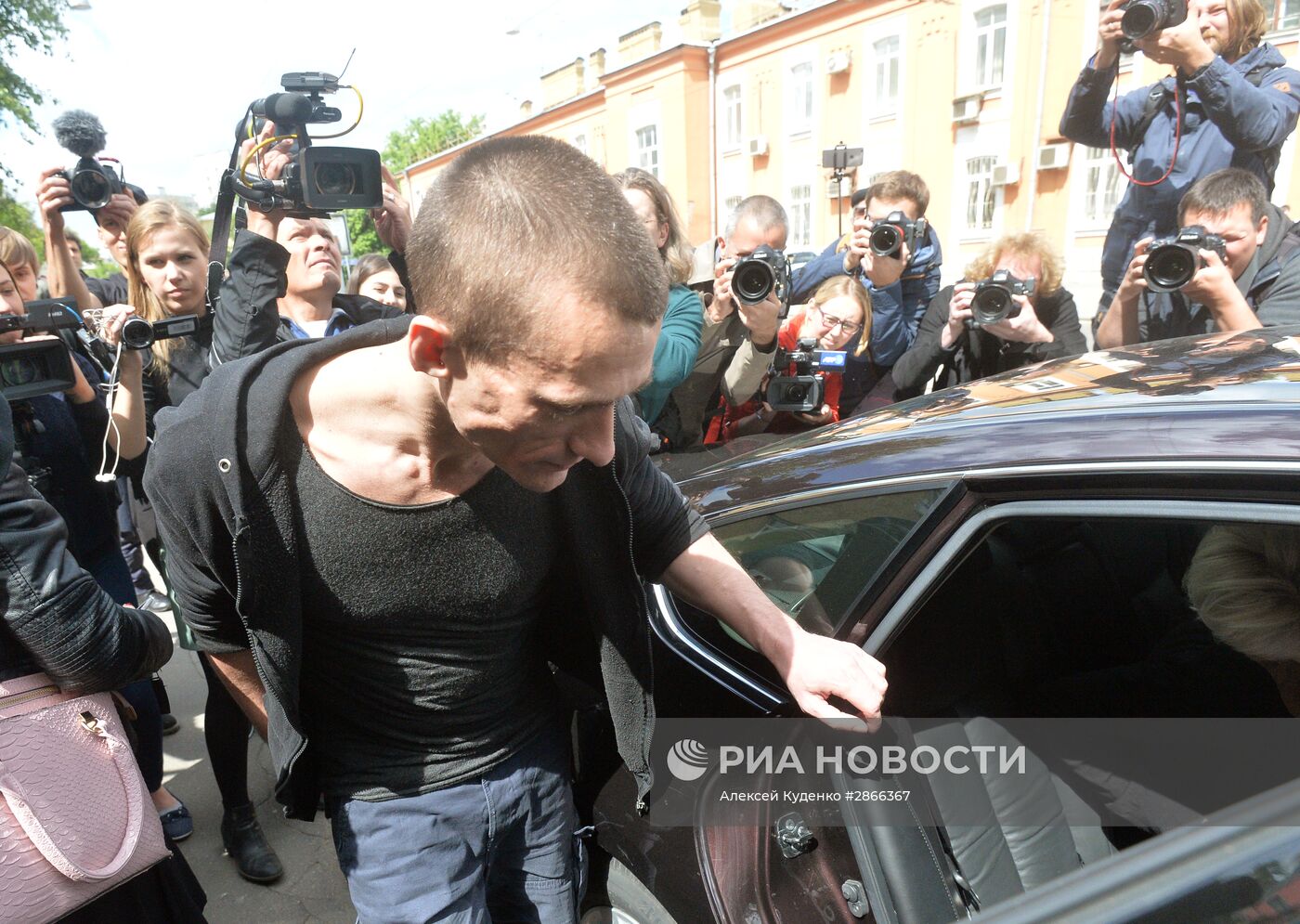 Оглашение приговора по делу П.Павленского