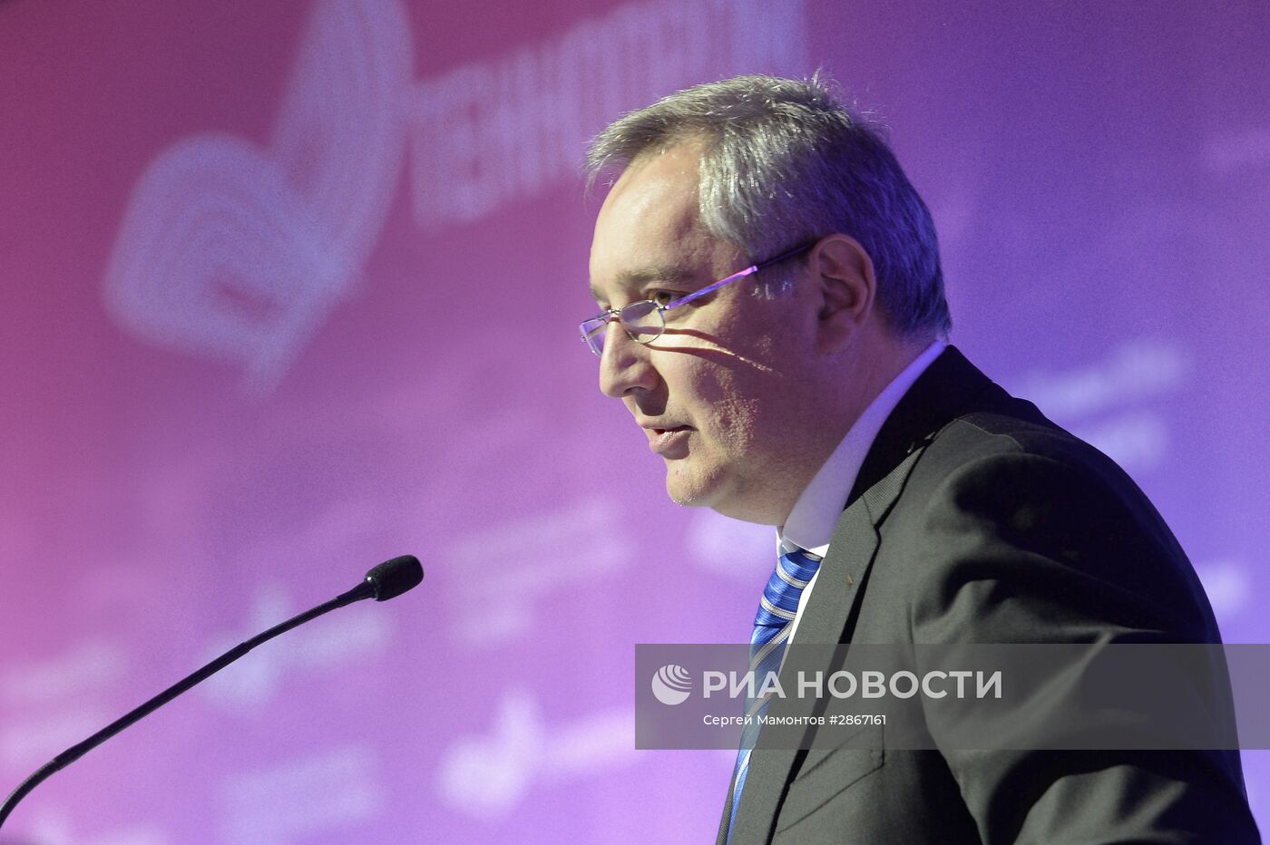 Вице-премьер РФ Д. Рогозин посетил международный форум "Технопром-2016" в Новосибирске