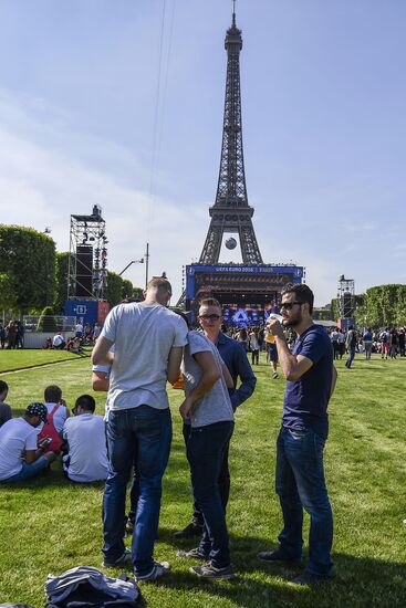Открытие фан-зоны Евро-2016 перед Эйфелевой башней