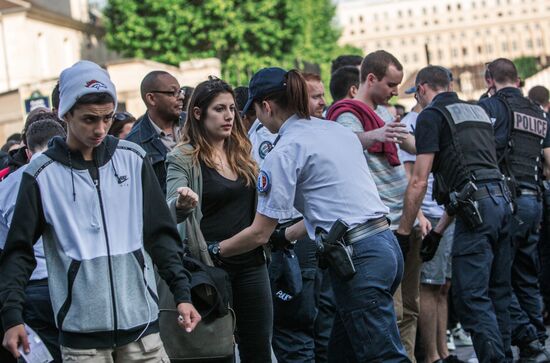 Усиление мер безопасности в Париже перед ЧЕ по футболу