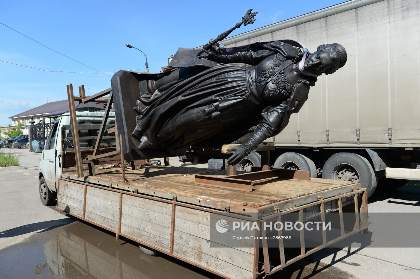 Отправка памятника Екатерине II в Крым