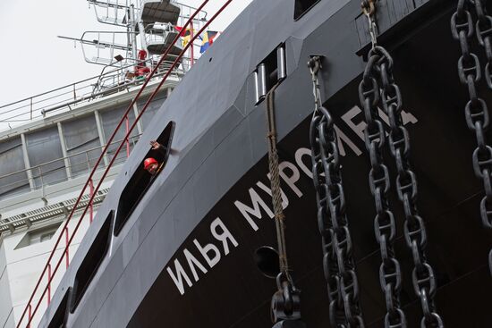 Спуск на воду ледокола "Илья Муромец" в Санкт-Петербурге
