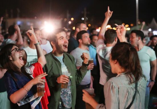 Трансляция матча-открытия Евро - 2016 в фан-зонах во Франции