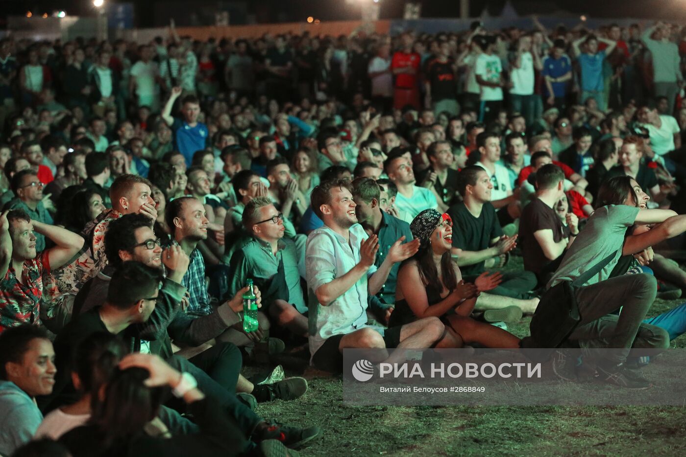 Трансляция матча-открытия Евро - 2016 в фан-зонах во Франции