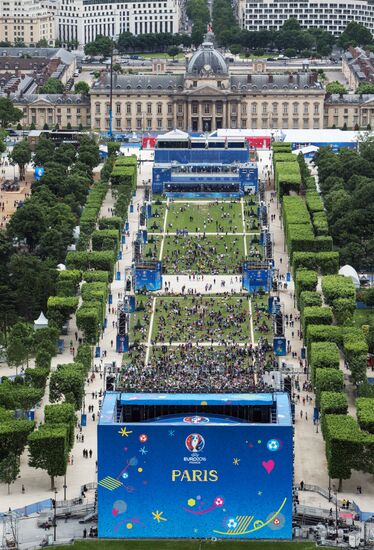 Трансляция матча-открытия Евро - 2016 в фан-зонах во Франции