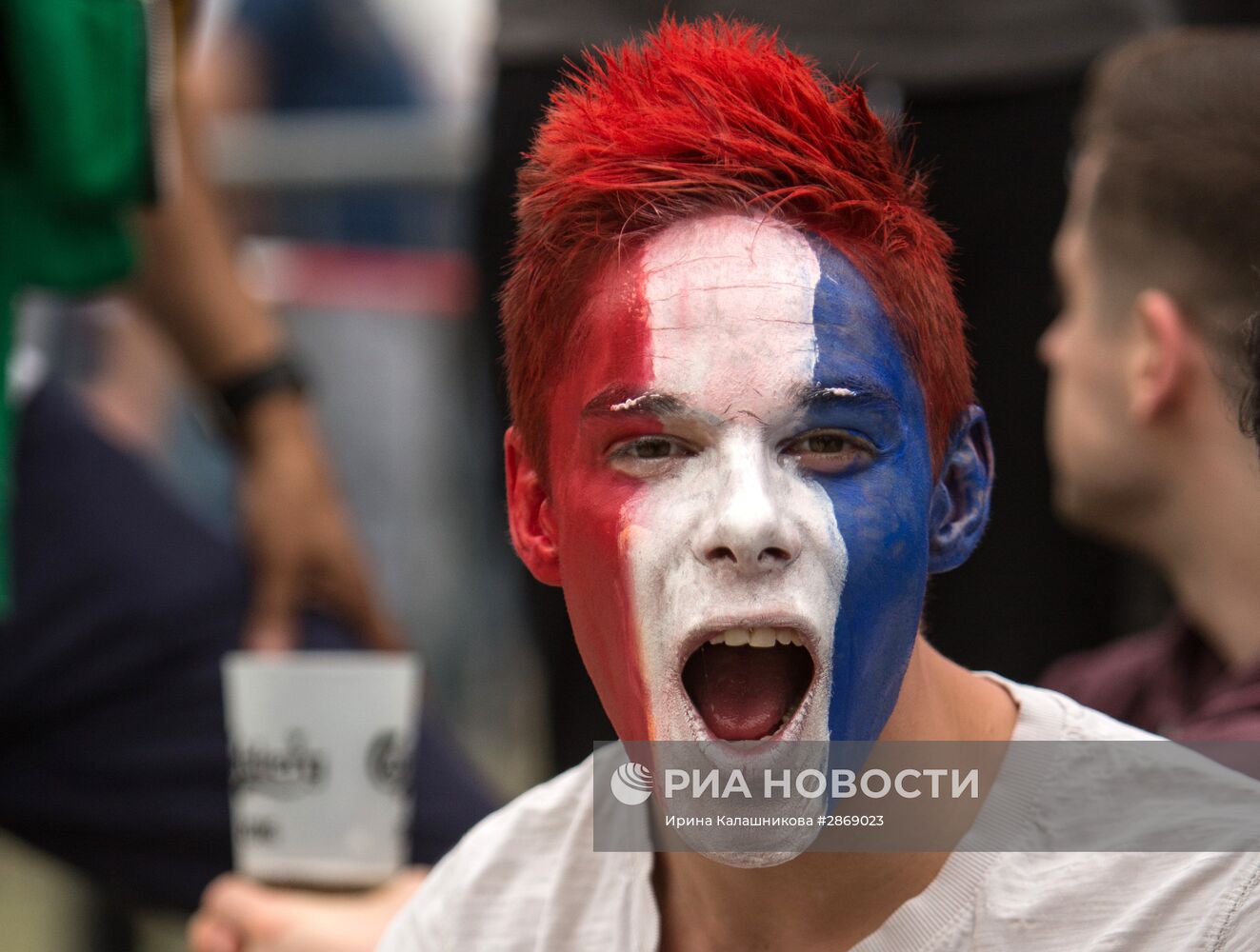 Трансляция матча-открытия Евро - 2016 в фан-зонах во Франции