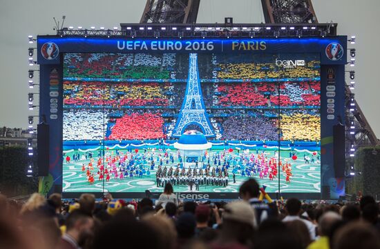 Трансляция матча-открытия Евро - 2016 в фан-зонах во Франции