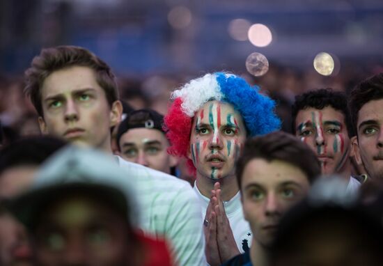 Трансляция матча-открытия Евро - 2016 в фан-зонах во Франции