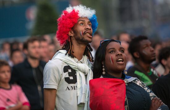 Трансляция матча-открытия Евро - 2016 в фан-зонах во Франции