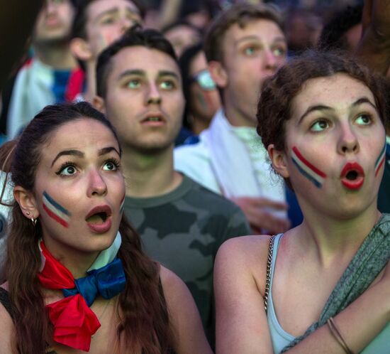 Трансляция матча-открытия Евро - 2016 в фан-зонах во Франции