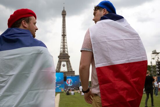 Трансляция матча-открытия Евро - 2016 в фан-зонах во Франции