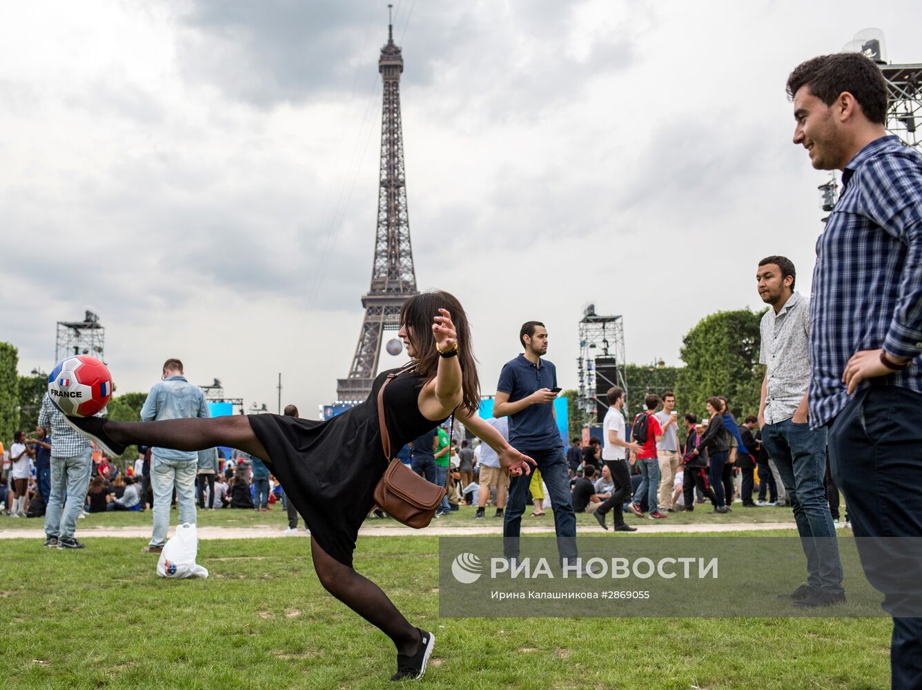 Трансляция матча-открытия Евро - 2016 в фан-зонах во Франции