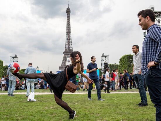 Трансляция матча-открытия Евро - 2016 в фан-зонах во Франции