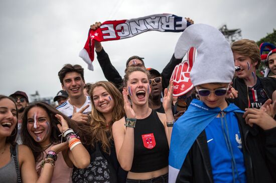 Трансляция матча-открытия Евро - 2016 в фан-зонах во Франции