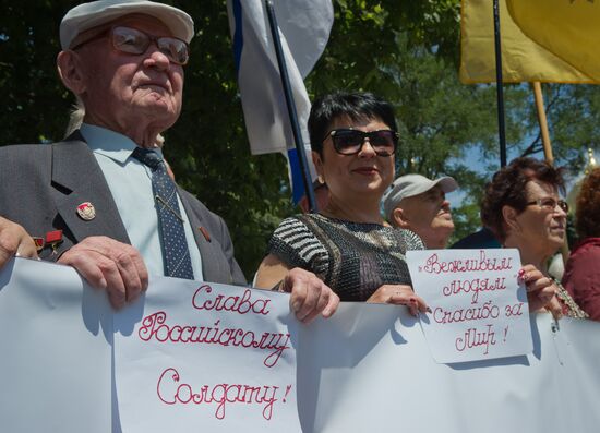 Открытие памятника "Вежливым людям" в Крыму