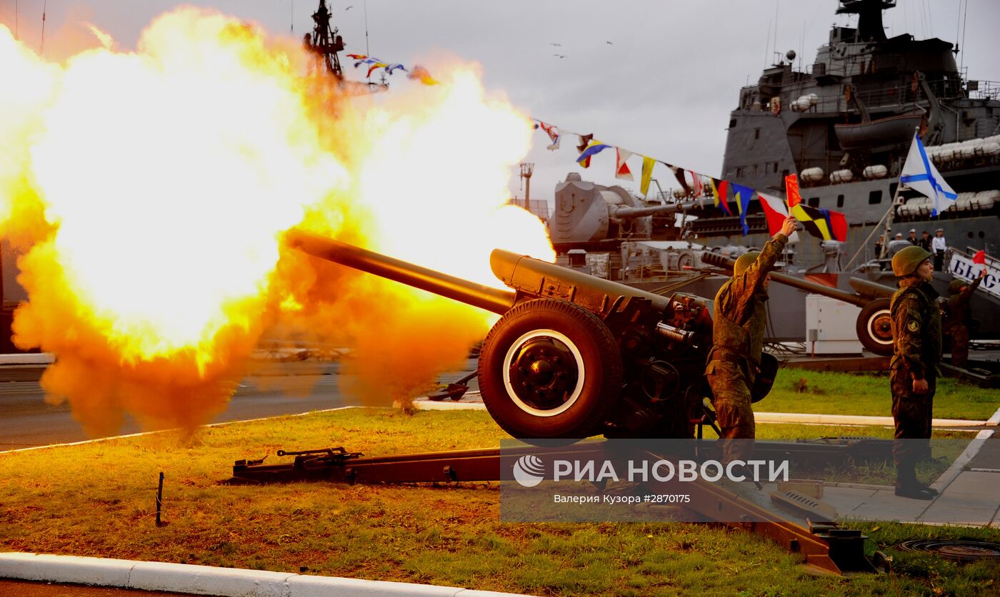 Церемония возрождения полуденного выстрела во Владивостоке