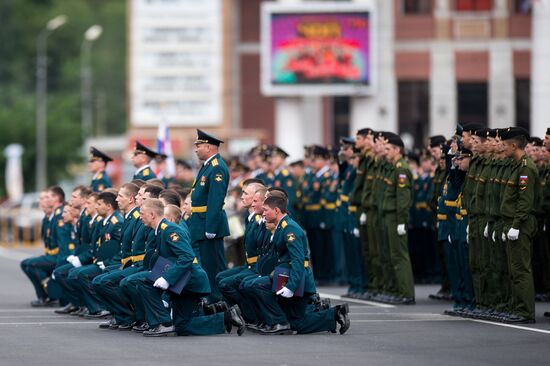 Выпускной курсантов танкового института в Омске