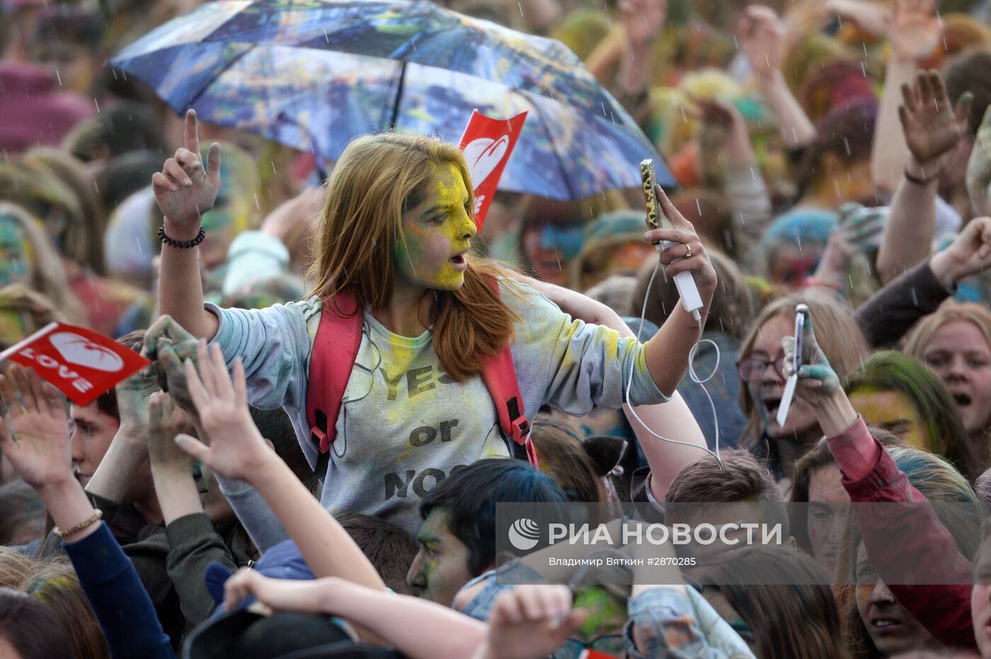 Фестиваль красок "Холи" в Москве