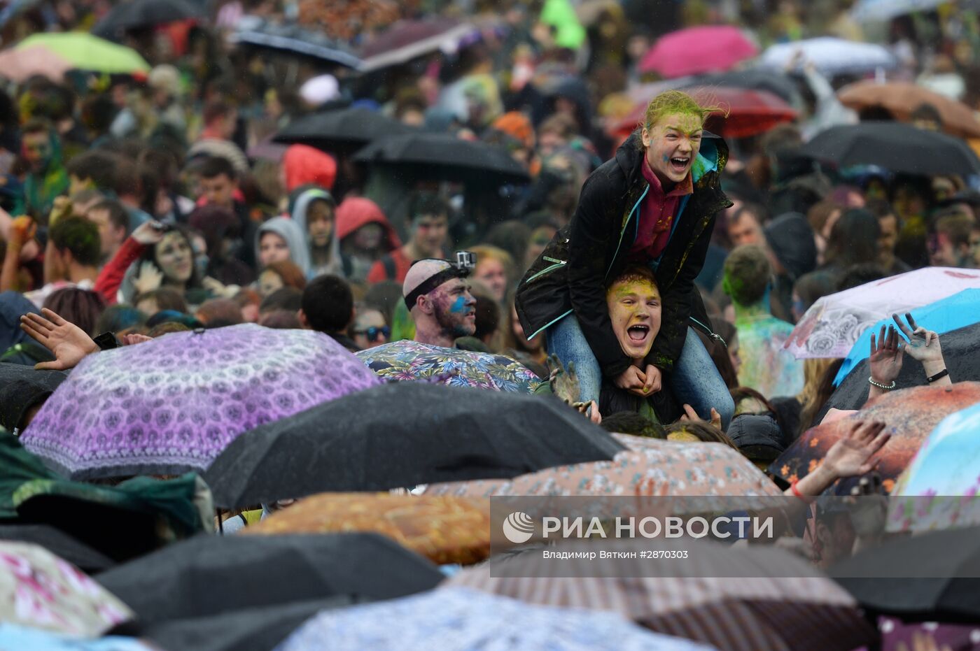 Фестиваль красок "Холи" в Москве