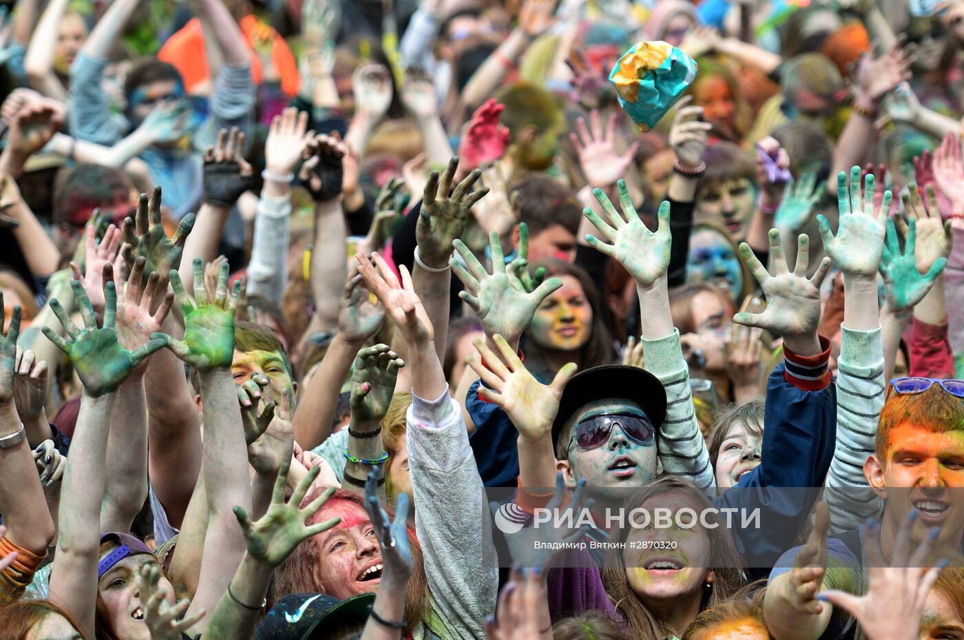 Фестиваль красок "Холи" в Москве
