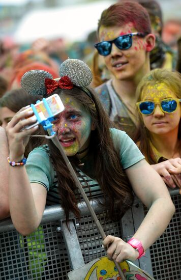 Фестиваль красок "Холи" в Москве