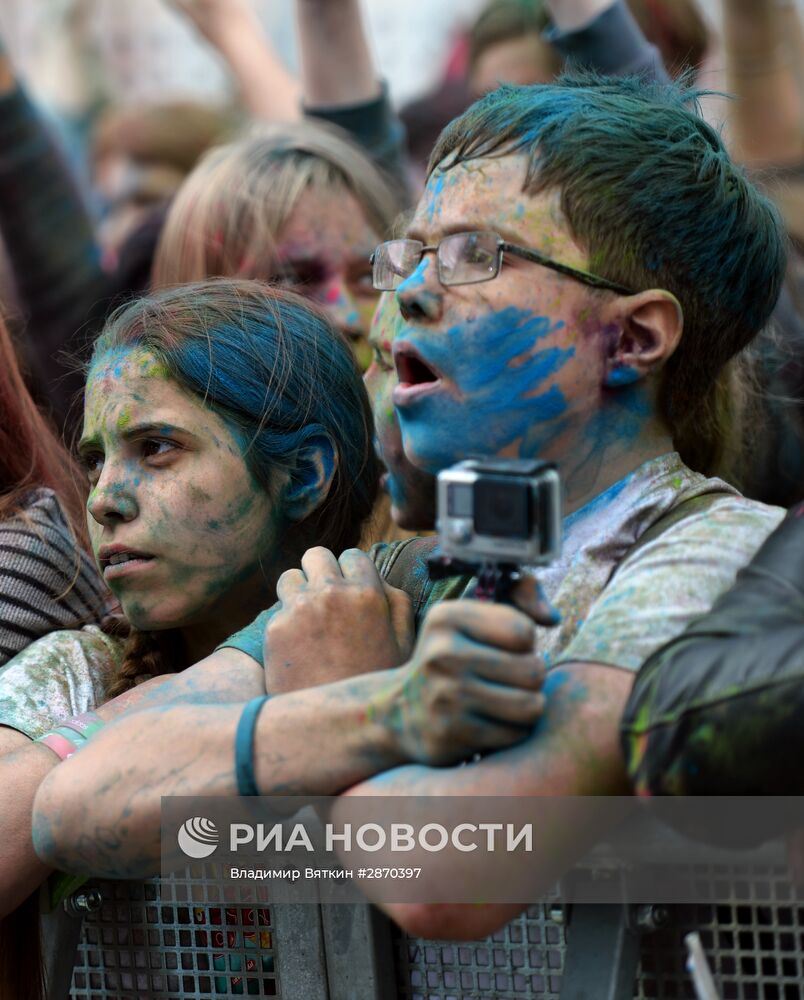 Фестиваль красок "Холи" в Москве