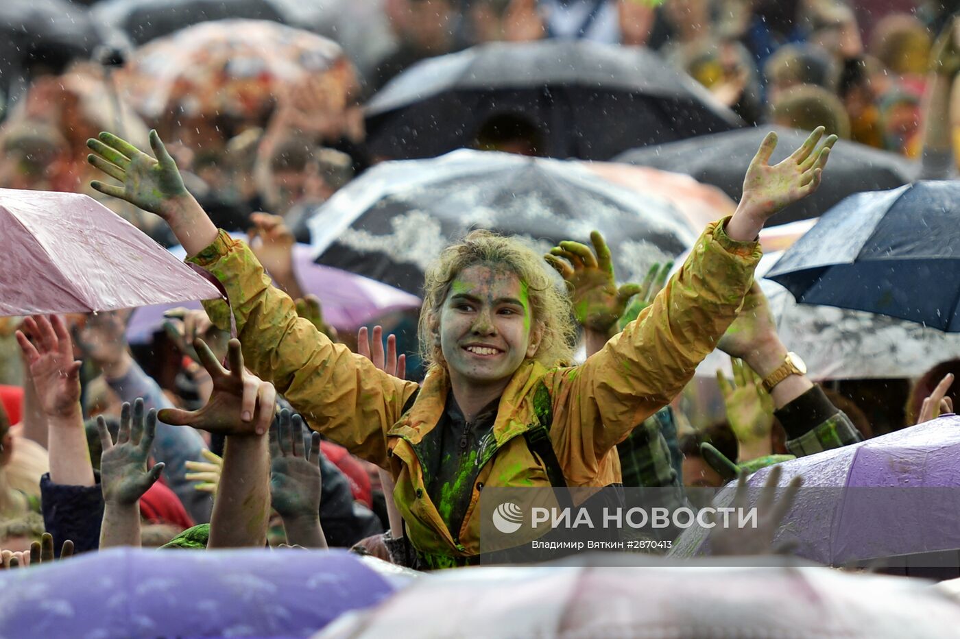 Фестиваль красок "Холи" в Москве