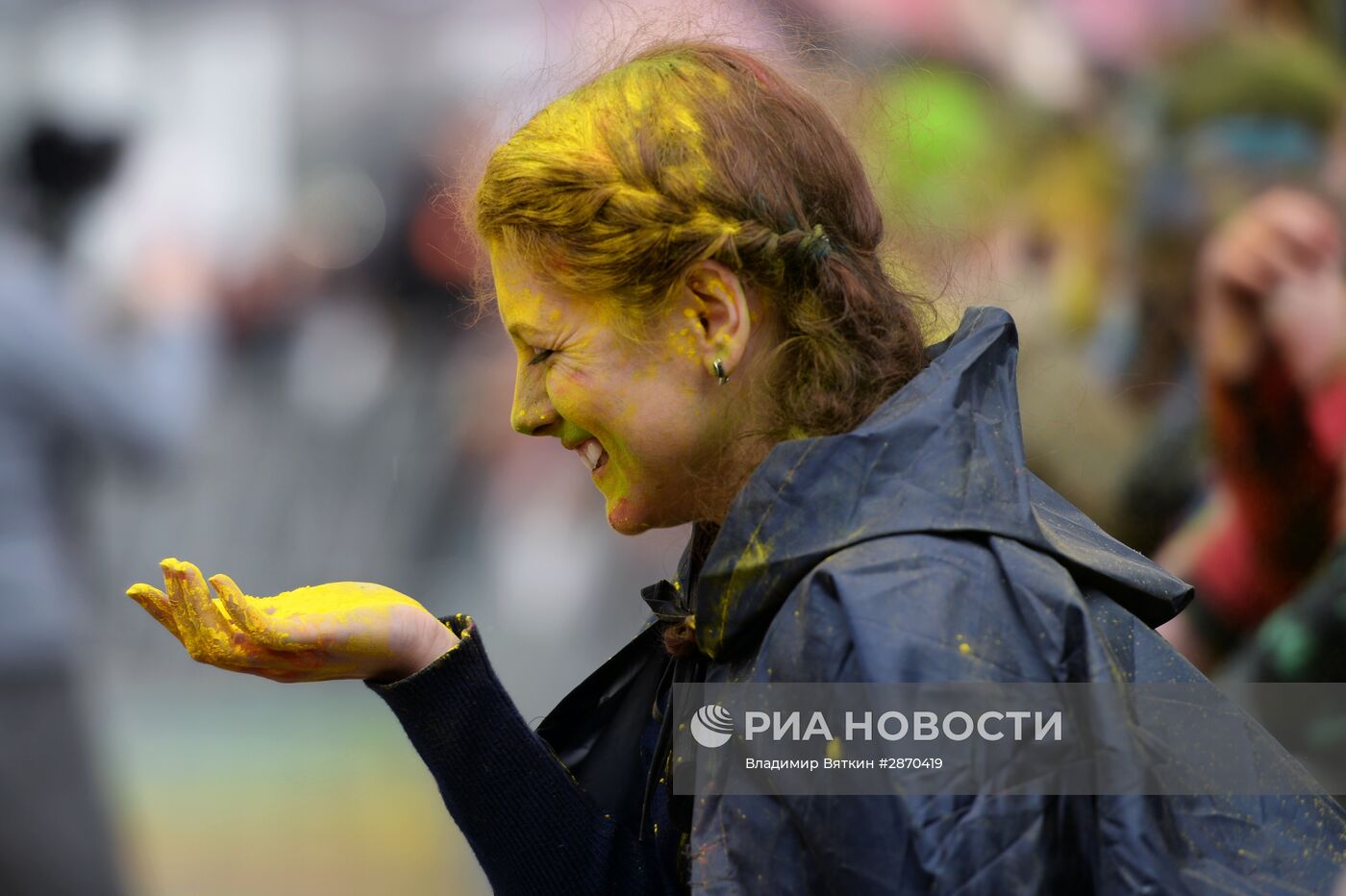 Фестиваль красок "Холи" в Москве