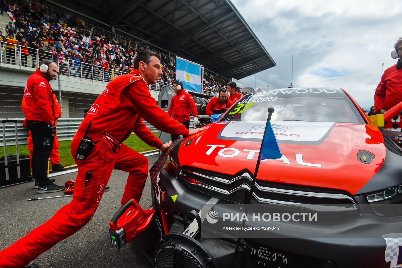 Автоспорт. IV этап чемпионата мира FIA WTCC. Второй день