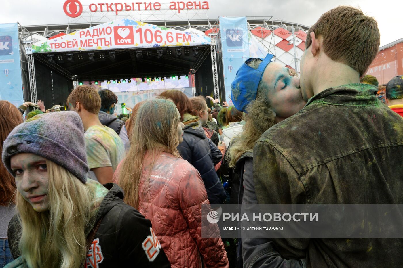 Фестиваль красок "Холи" в Москве