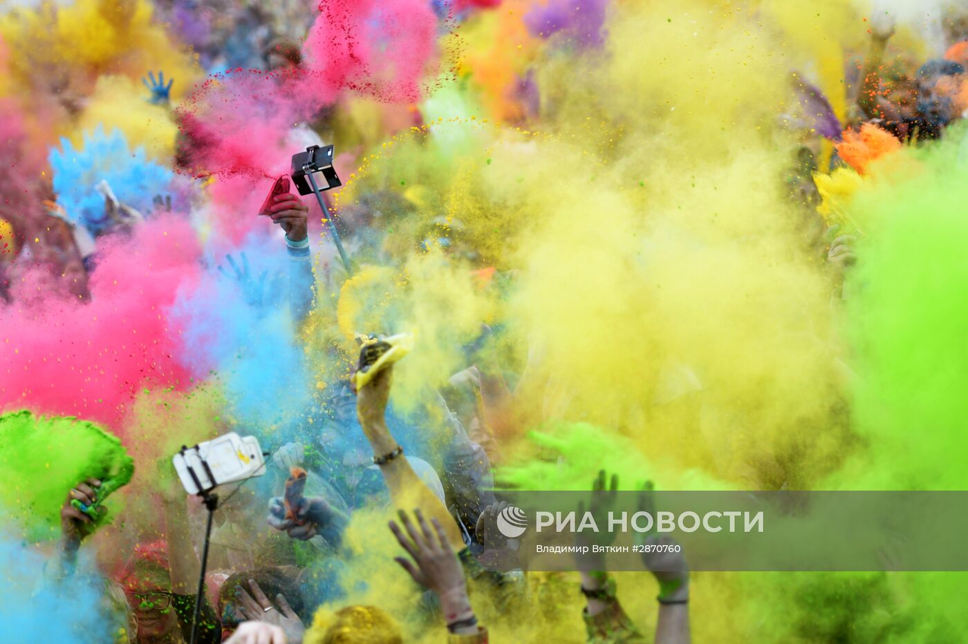 Фестиваль красок "Холи" в Москве