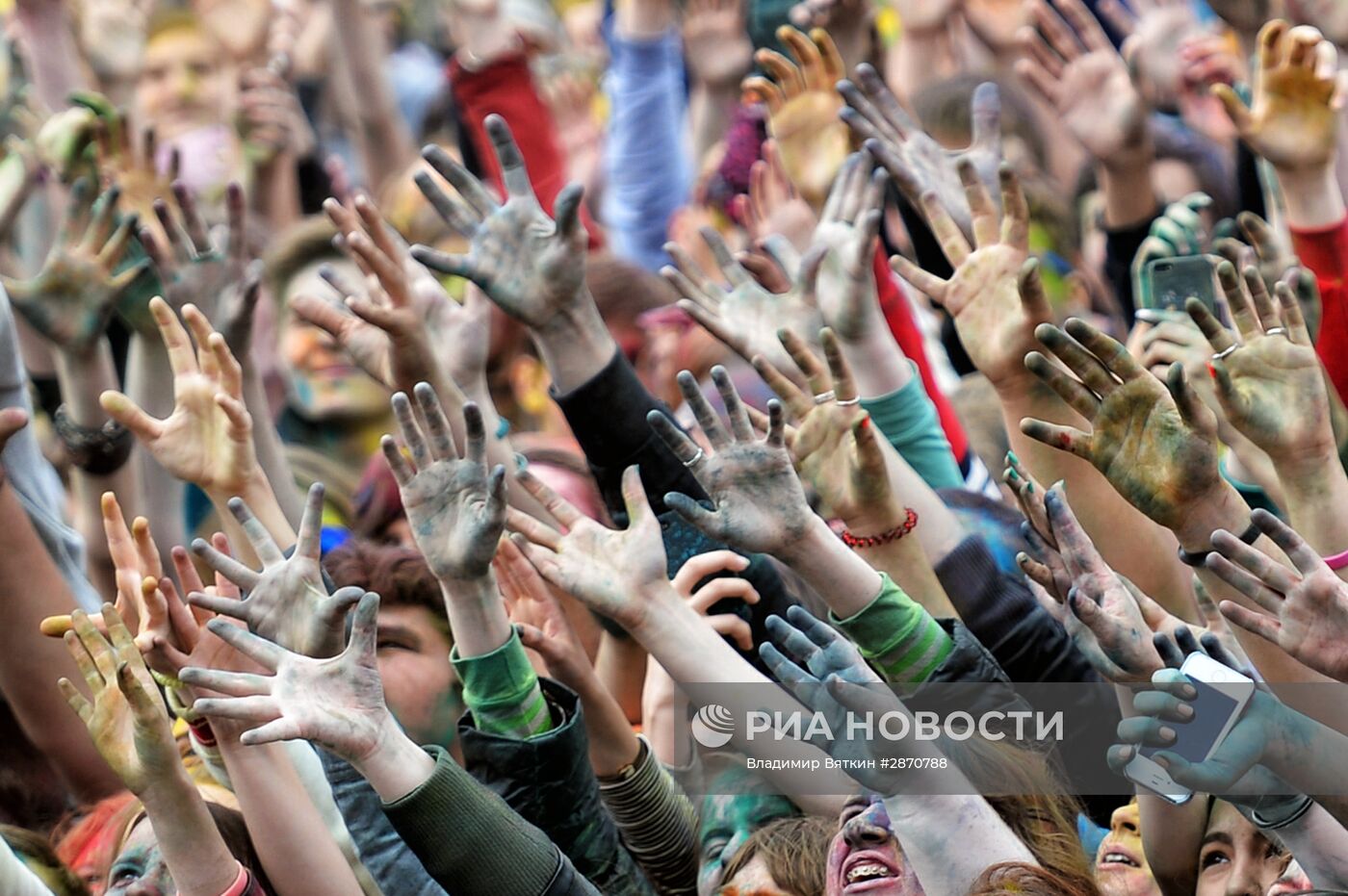 Фестиваль красок "Холи" в Москве