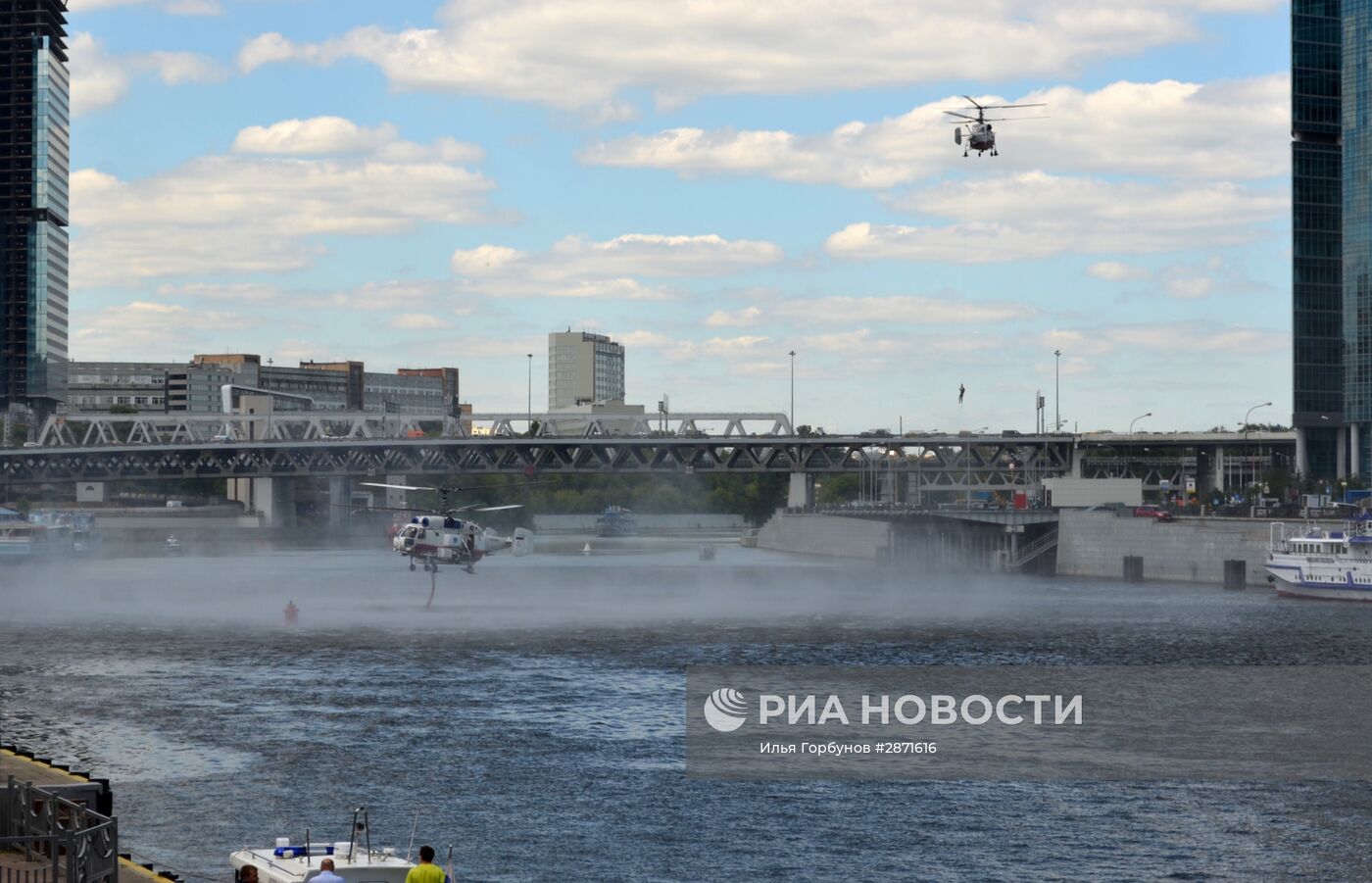 Учения МЧС на мосту "Багратион" в Москве